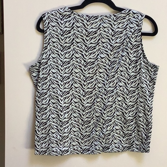 Laura Ashley Animal Print Sleeveless Top - Picture 3 of 3